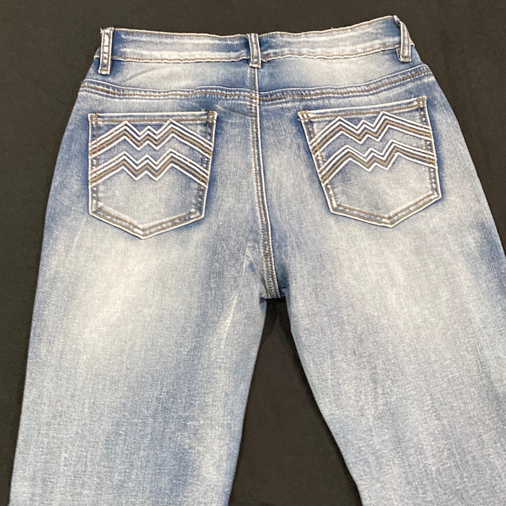 Chic Light Straight Leg Jeans